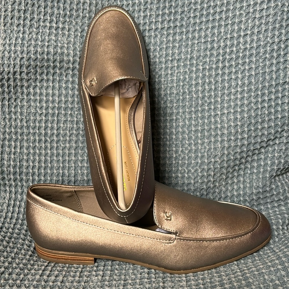 Liz Claiborne memory foam Size 8M. NWT